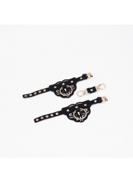 Черные кожаные наручники с клепками, кольцами и золотистой фурнитурой - Crazy Handmade - купить с доставкой в Первоуральске Черные кожаные наручники с клепками, кольцами и золотистой фурнитурой - Crazy Handmade - купить с доставкой в Первоуральске