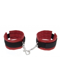 Красно-чёрные полиуретановые наручники Luxurious Handcuffs - Blush Novelties - купить с доставкой в Первоуральске