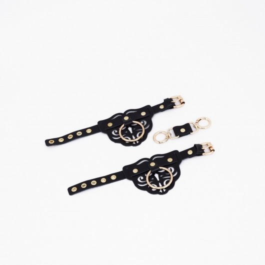 Черные кожаные наручники с клепками, кольцами и золотистой фурнитурой - Crazy Handmade - купить с доставкой в Первоуральске