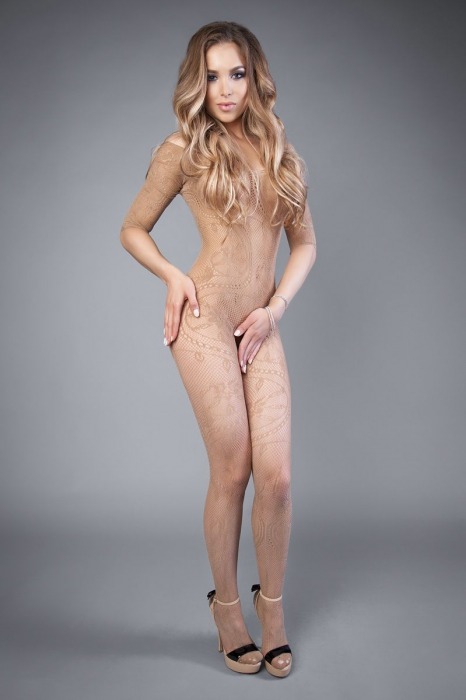 Бежевый комбинезон с замысловатым узором и короткими рукавами - Le Frivole купить с доставкой Бежевый комбинезон с замысловатым узором и короткими рукавами - Le Frivole купить с доставкой